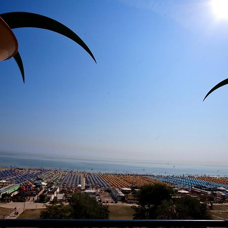 Hotel Palm Beach B&B Sea View Римини Экстерьер фото