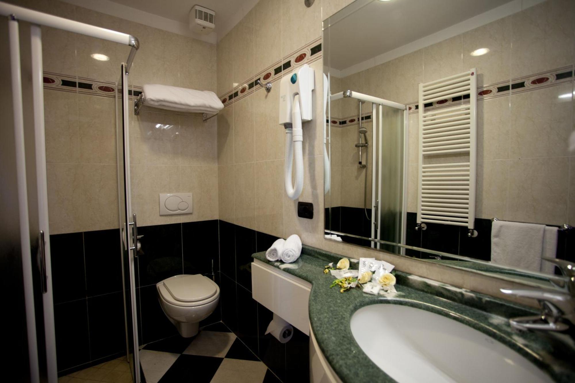 Hotel Palm Beach B&B Sea View Римини Экстерьер фото