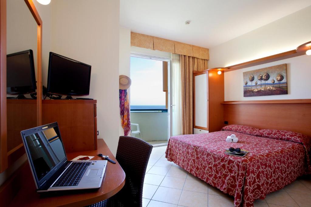Hotel Palm Beach B&B Sea View Римини Номер фото