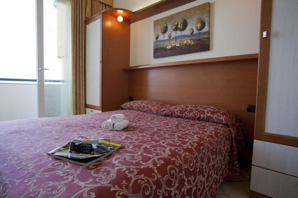Hotel Palm Beach B&B Sea View Римини Экстерьер фото